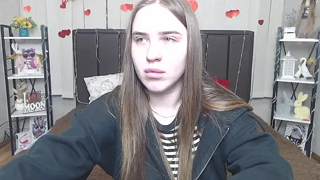 Snapshot of LauraHlot chatting on 05/31/26, 05:53 LauraHlot online show from 05/31/26, 05:53