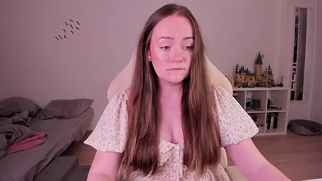 WalkingGirl online show from 11/06/25, 08:32