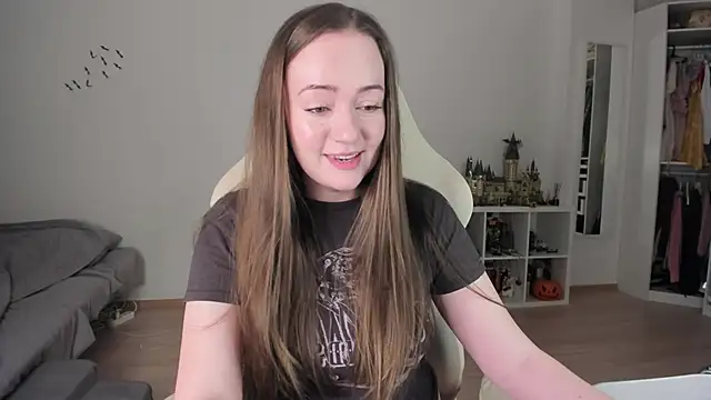 WalkingGirl online show from 11/30/25, 04:44