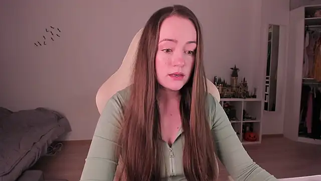 WalkingGirl online show from 12/02/25, 04:57