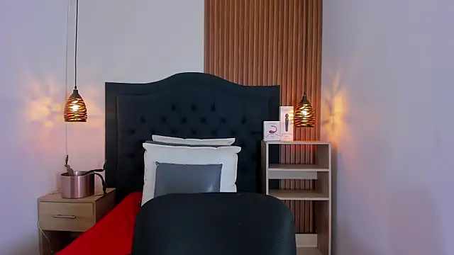 SARA STONE17 online show from 09/29/25, 11:37