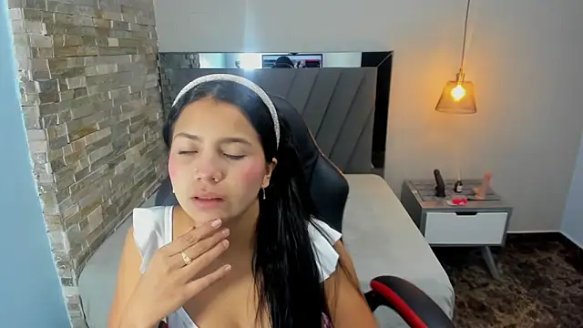 Snapshot of TATIGOLD2 chatting on 01/08/26, 10:45 TATIGOLD2 online show from 01/08/26, 10:45