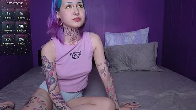 Snapshot of L_oly chatting on 04/12/26, 01:21 L oly online show from 04/12/26, 01:21