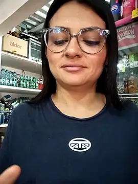 Snapshot of Linda_Lars chatting on 10/27/25, 02:43 Linda Lars online show from 10/27/25, 02:43