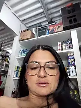 Snapshot of Linda_Lars chatting on 10/29/25, 02:25 Linda Lars online show from 10/29/25, 02:25