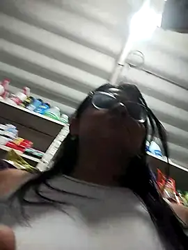 Snapshot of Linda_Lars chatting on 11/26/25, 02:56 Linda Lars online show from 11/26/25, 02:56