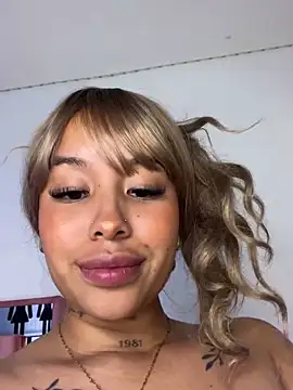 Snapshot of MarieLeon chatting on 03/22/25, 11:09 MarieLeon online show from 03/22/25, 11:09