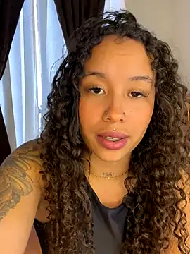 Snapshot of MarieLeon chatting on 09/25/25, 09:40 MarieLeon online show from 09/25/25, 09:40