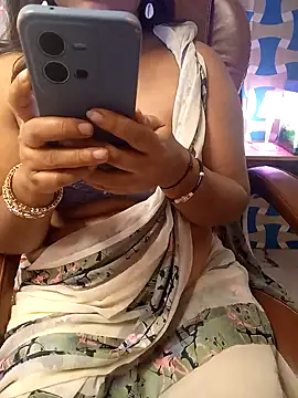 Snapshot of nisha_baby2 chatting on 02/01/25, 12:40 nisha baby2 online show from 02/01/25, 12:40