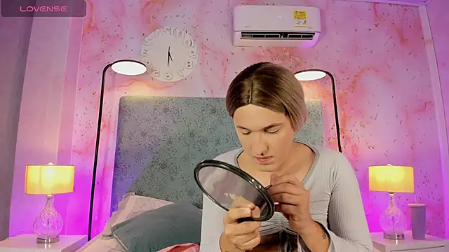 JESSI NAOMI online show from 11/04/25, 11:15