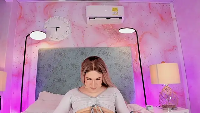 Snapshot of JESSI_NAOMI chatting on 03/19/26, 05:00 JESSI NAOMI online show from 03/19/26, 05:00