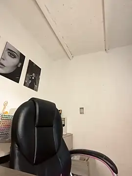 Snapshot of JESSI_NAOMI chatting on 03/27/26, 04:40 JESSI NAOMI online show from 03/27/26, 04:40