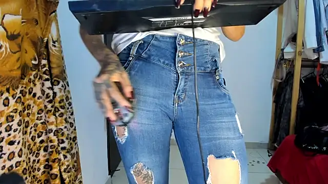 Charllote23 online show from 03/18/25, 09:42