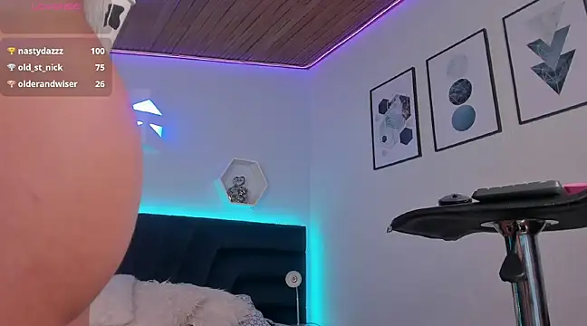  gia rose online show from 02/04/25, 08:59