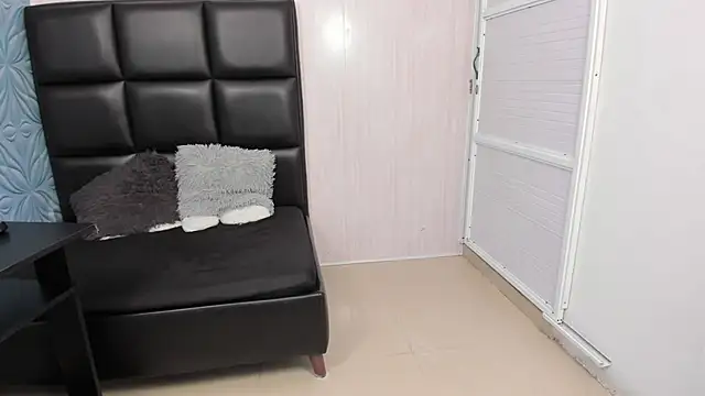 Snapshot of Milk_max_18 chatting on 02/09/25, 02:28 Milk max 18 online show from 02/09/25, 02:28