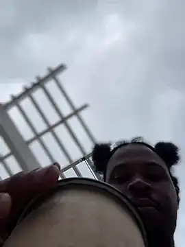 Snapshot of MobyDxck chatting on 12/28/24, 02:32 MobyDxck online show from 12/28/24, 02:32