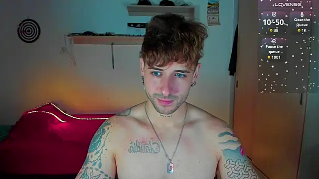 Snapshot of Ares_blue chatting on 01/14/26, 01:17 Ares blue online show from 01/14/26, 01:17