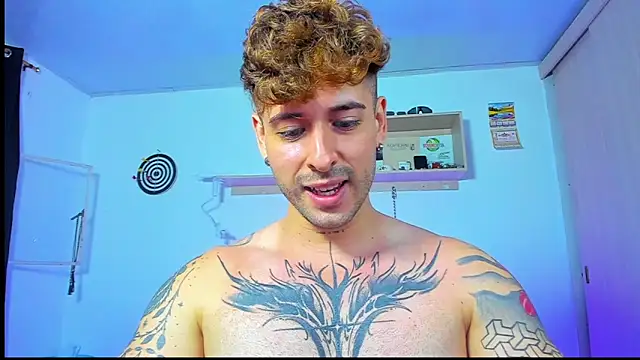 Snapshot of Ares_blue chatting on 05/15/26, 02:24 Ares blue online show from 05/15/26, 02:24