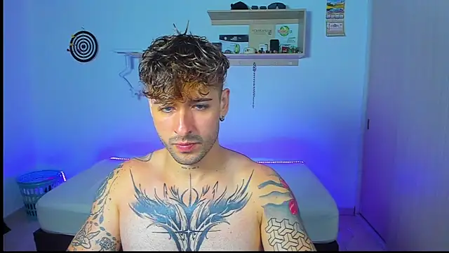 Snapshot of Ares_blue chatting on 05/16/26, 11:20 Ares blue online show from 05/16/26, 11:20