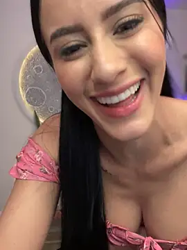 Snapshot of SarahhSmitth1 chatting on 03/19/25, 02:37 SarahhSmitth1 online show from 03/19/25, 02:37