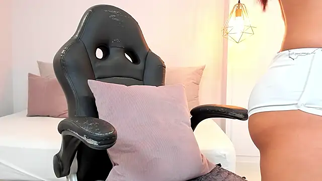 Snapshot of anny_tayloor chatting on 12/11/24, 05:15 anny tayloor online show from 12/11/24, 05:15