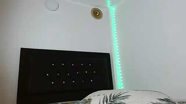 Snapshot of Adele_Rush chatting on 02/24/25, 03:55 Adele Rush online show from 02/24/25, 03:55