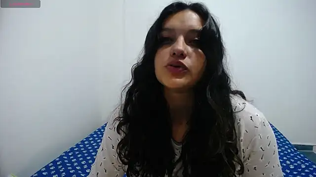 Snapshot of Laurenkenner_ chatting on 12/16/24, 10:56 Laurenkenner  online show from 12/16/24, 10:56