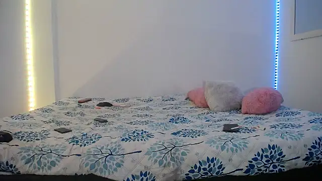 Snapshot of Laurenkenner_ chatting on 02/13/25, 04:17 Laurenkenner  online show from 02/13/25, 04:17