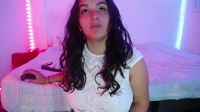 Snapshot of Laurenkenner_ chatting on 03/13/25, 05:07 Laurenkenner  online show from 03/13/25, 05:07