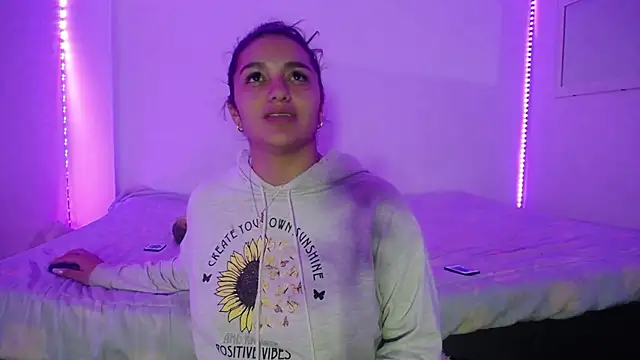 Snapshot of Laurenkenner_ chatting on 03/20/25, 09:24 Laurenkenner  online show from 03/20/25, 09:24