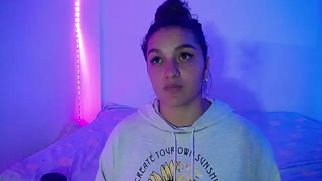 Snapshot of Laurenkenner_ chatting on 03/22/25, 12:28 Laurenkenner  online show from 03/22/25, 12:28