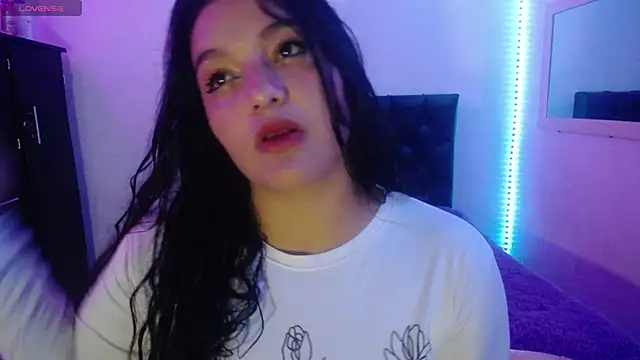 Snapshot of Laurenkenner_ chatting on 10/06/25, 07:00 Laurenkenner  online show from 10/06/25, 07:00