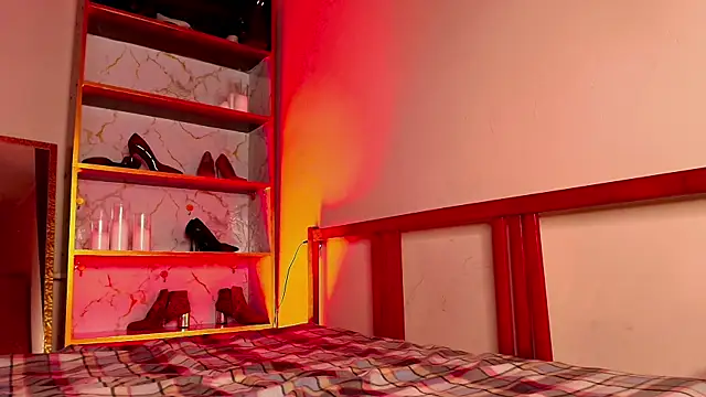 MisssLola online show from 12/16/25, 02:22