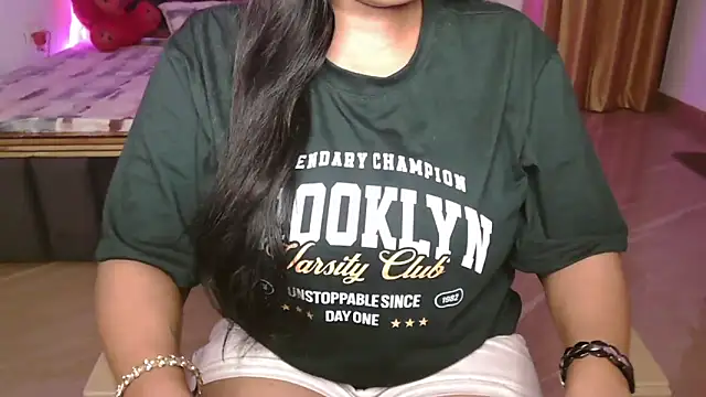 Snapshot of N-Natasha chatting on 04/07/26, 04:18 N-Natasha online show from 04/07/26, 04:18