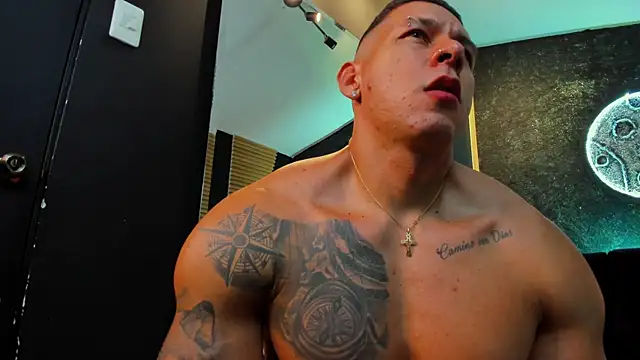 Snapshot of MassimoWalton2 chatting on 01/10/25, 02:35 MassimoWalton2 online show from 01/10/25, 02:35