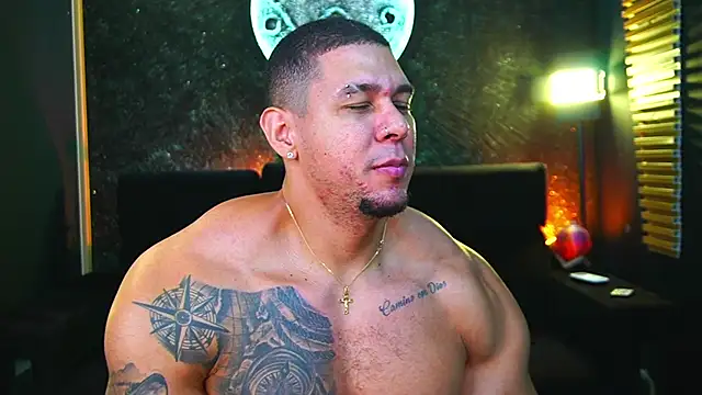 Snapshot of MassimoWalton2 chatting on 03/20/25, 01:48 MassimoWalton2 online show from 03/20/25, 01:48