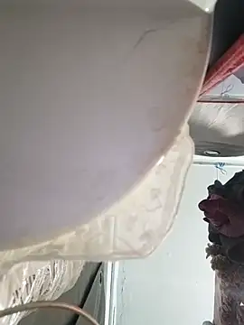 Snapshot of SweetLeila40 chatting on 04/01/26, 08:39 SweetLeila40 online show from 04/01/26, 08:39