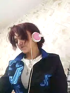 Snapshot of SweetLeila40 chatting on 04/21/26, 01:42 SweetLeila40 online show from 04/21/26, 01:42