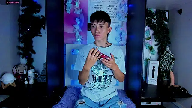 juniior 2311  online show from 02/06/25, 12:22