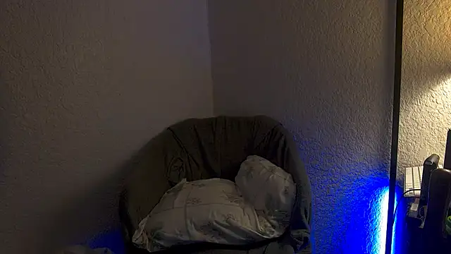 Snapshot of 6igsticc9inch chatting on 02/17/25, 02:20 6igsticc9inch online show from 02/17/25, 02:20