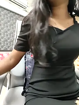 Snapshot of yhona_darling chatting on 05/18/26, 06:36 yhona darling online show from 05/18/26, 06:36