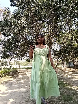 Snapshot of Hot_Urvi chatting on 03/27/26, 08:26 Hot Urvi online show from 03/27/26, 08:26