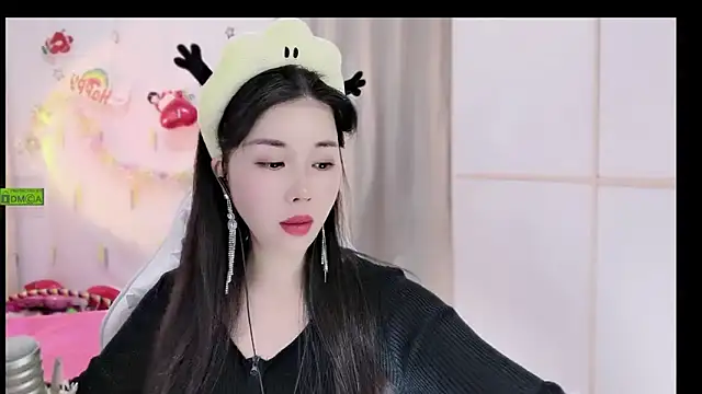 Snapshot of HK_angelchloe chatting on 11/20/25, 01:17 HK angelchloe online show from 11/20/25, 01:17