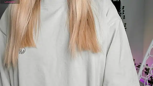 Snapshot of Melissa_babs chatting on 12/22/24, 10:17 Melissa babs online show from 12/22/24, 10:17