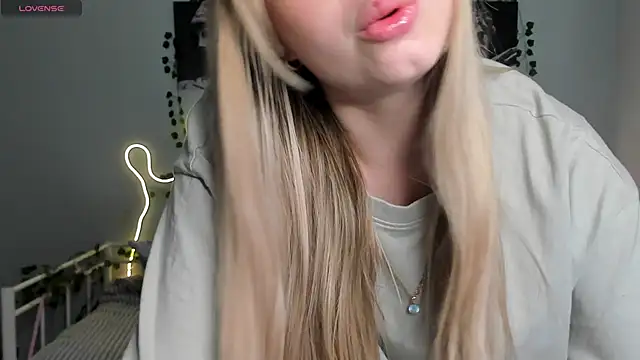 Snapshot of Melissa_babs chatting on 12/23/24, 05:28 Melissa babs online show from 12/23/24, 05:28