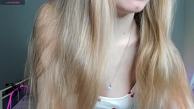 Snapshot of Melissa_babs chatting on 03/23/25, 02:04 Melissa babs online show from 03/23/25, 02:04