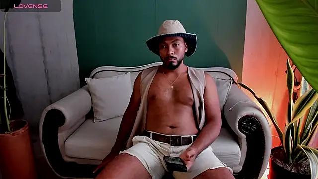 Snapshot of noah_jones__ chatting on 04/10/26, 04:55 noah jones online show from 04/10/26, 04:55