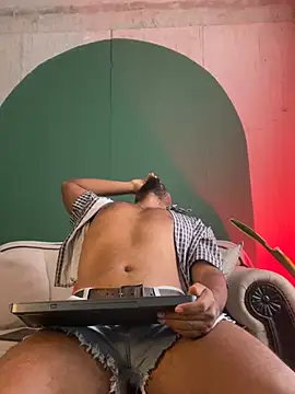 Snapshot of noah_jones__ chatting on 04/16/26, 05:03 noah jones online show from 04/16/26, 05:03