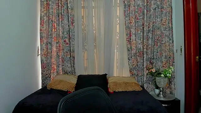 Snapshot of Kariina_05 chatting on 01/30/25, 05:28 Kariina 05 online show from 01/30/25, 05:28