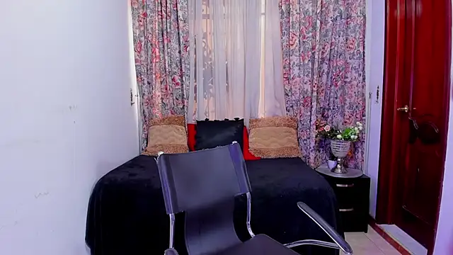 Snapshot of Kariina_05 chatting on 02/03/25, 01:40 Kariina 05 online show from 02/03/25, 01:40